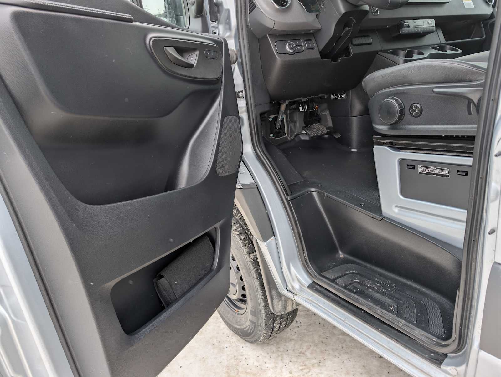 2025 Mercedes-Benz Sprinter Passenger Van 2500 Standard Roof I4 Diesel HO 144" AWD