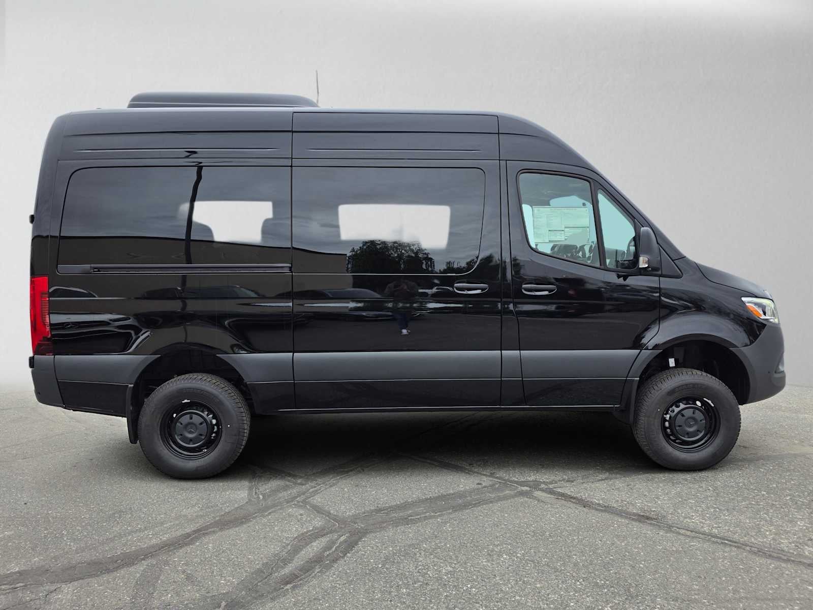 2026 Mercedes-Benz Sprinter Passenger Van 2500 Standard Roof I4 Diesel HO 144 AWD