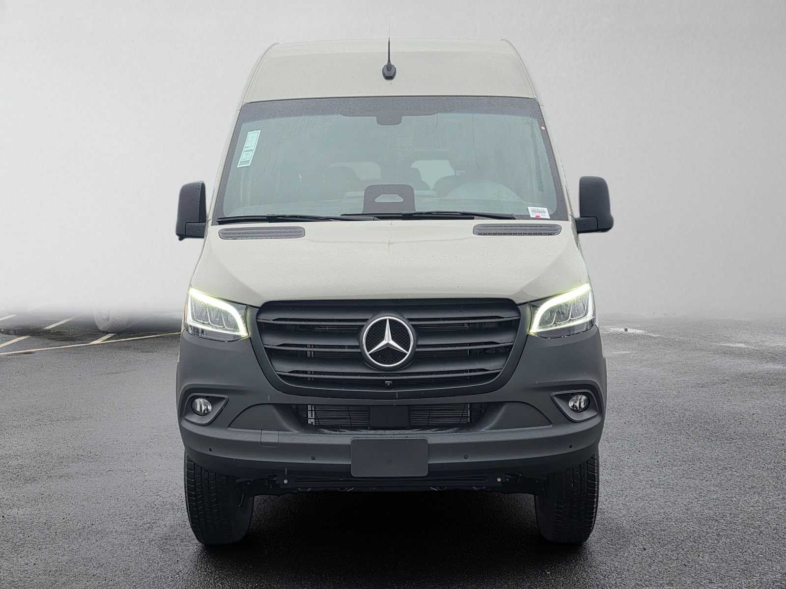 2026 Mercedes-Benz Sprinter Passenger 2500 Standard Roof I4 Diesel HO 144 AWD