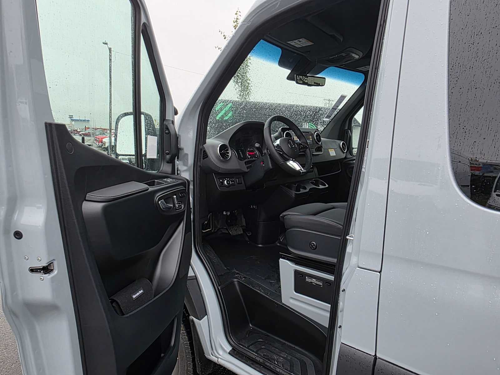 2026 Mercedes-Benz Sprinter Passenger 2500 Standard Roof I4 Diesel HO 144 AWD