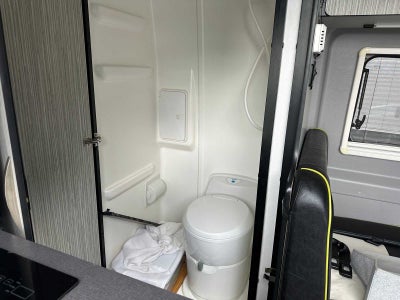 2018 Mercedes-Benz Sprinter Cargo Van 2500 Standard Roof V6 144" 4WD