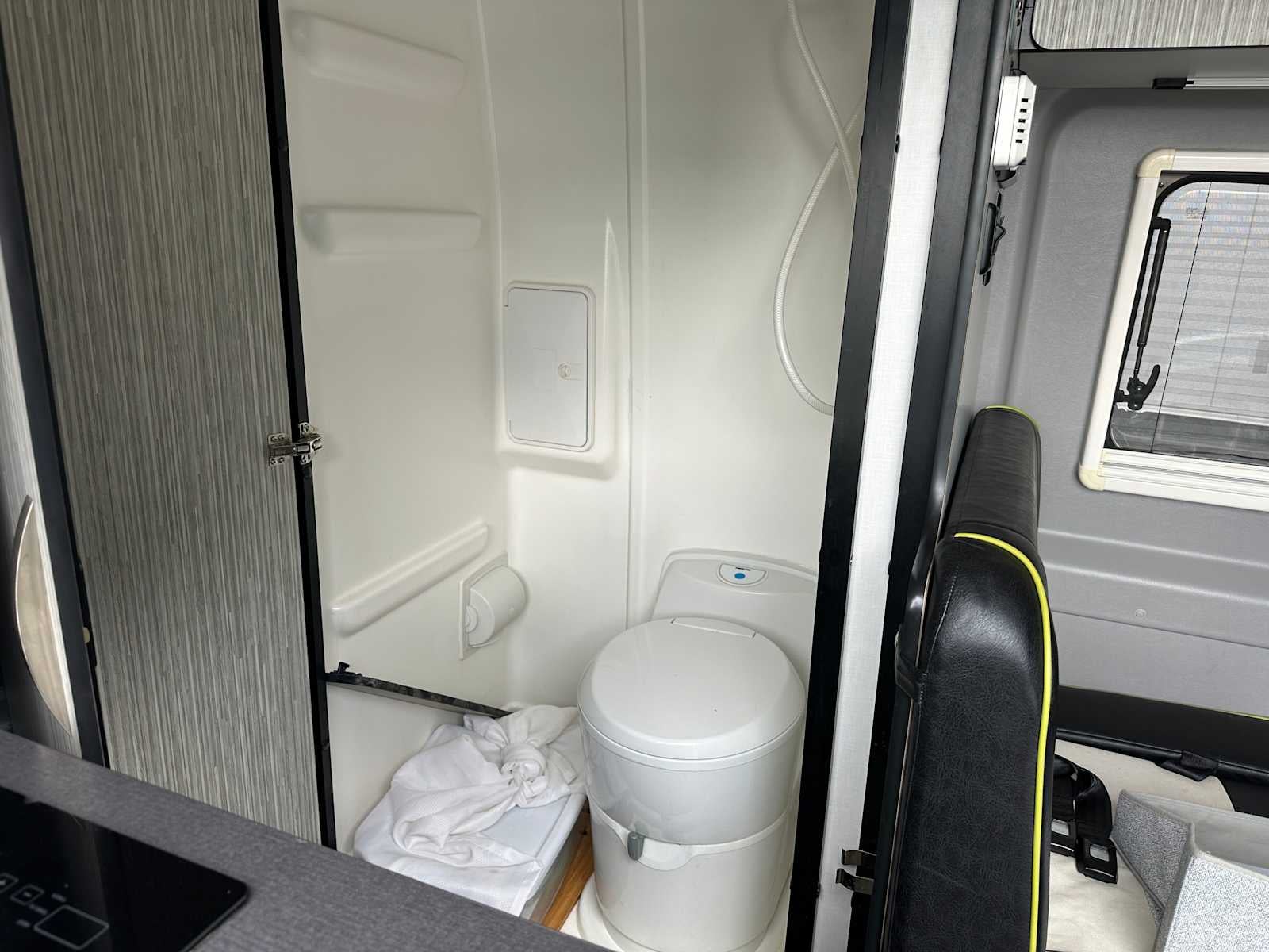 2018 Mercedes-Benz Sprinter Cargo Van 2500 Standard Roof V6 144" 4WD