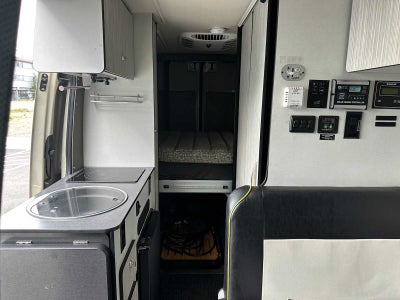 2018 Mercedes-Benz Sprinter Cargo Van 2500 Standard Roof V6 144" 4WD