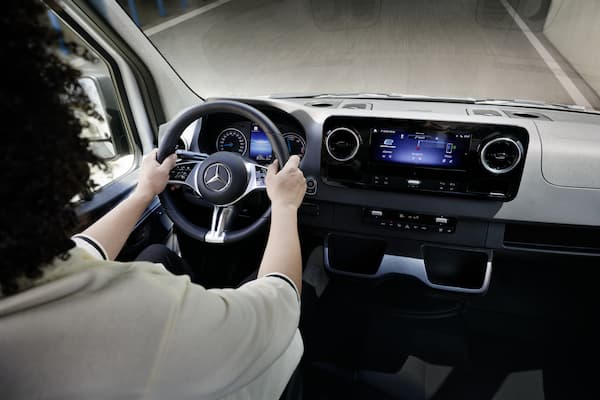 EQS touchscreen detail